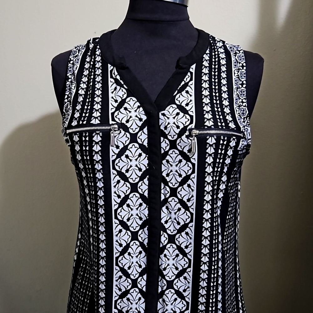 Black and white Charmen sleeveless blouse size Large